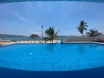 Departamento sobre Playa y sobre Av. Costera