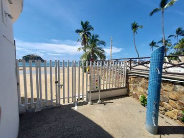 Departamento sobre Playa y sobre Av. Costera