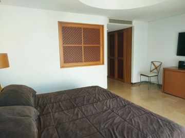 Departamento sobre Playa y sobre Av. Costera