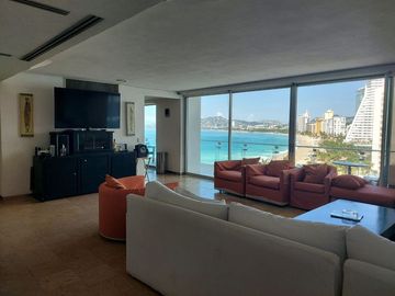 Departamento sobre Playa y sobre Av. Costera