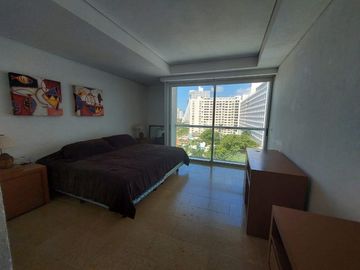 Departamento sobre Playa y sobre Av. Costera