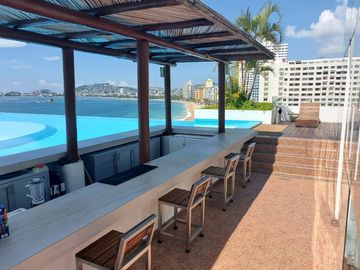 Departamento sobre Playa y sobre Av. Costera