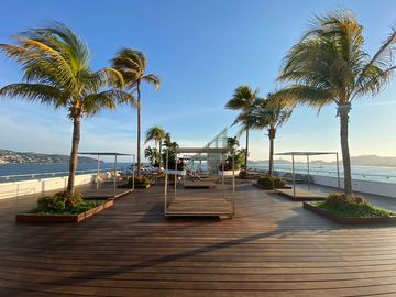 Departamento sobre Playa y sobre Av. Costera