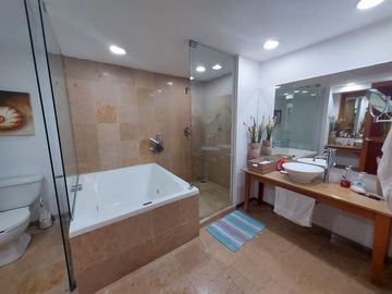 Departamento sobre Playa y sobre Av. Costera