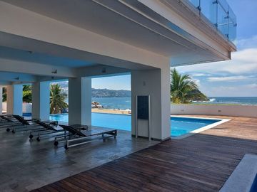 Departamento sobre Playa y sobre Av. Costera