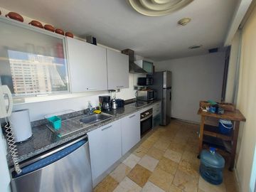 Departamento sobre Playa y sobre Av. Costera