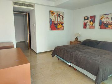 Departamento sobre Playa y sobre Av. Costera