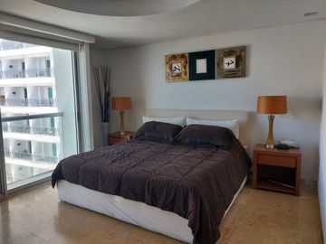 Departamento sobre Playa y sobre Av. Costera