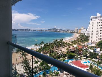 Departamento sobre Playa y sobre Av. Costera