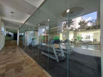 Departamento sobre Playa y sobre Av. Costera