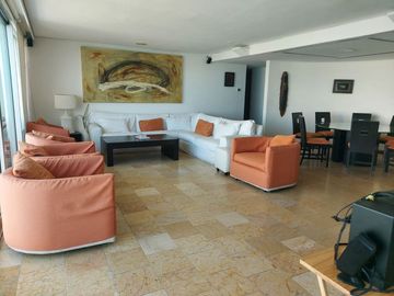 Departamento sobre Playa y sobre Av. Costera