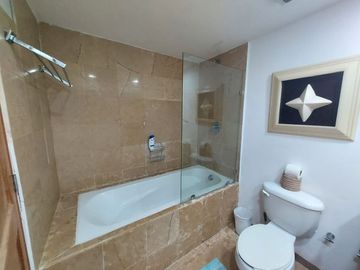 Departamento sobre Playa y sobre Av. Costera