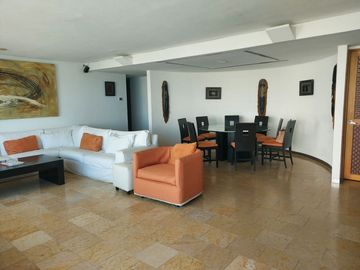 Departamento sobre Playa y sobre Av. Costera