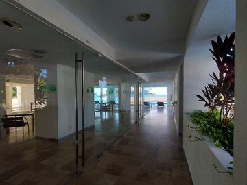 Departamento sobre Playa y sobre Av. Costera