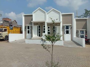 Rumah Villa Mewah Pinggir Jalan di Kedungrejo dekat Exit Tol Pakis