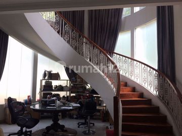 Rumah Hoek di Intercon,Jakarta Barat