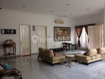Rumah Hoek di Intercon,Jakarta Barat