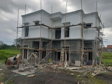 RUMAH MEWAH 2 LANTAI 6 MENIT KE ALUN–ALUN KLATEN