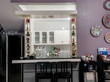 Rumah furnished siap huni bebas banjir di pondok kelapa