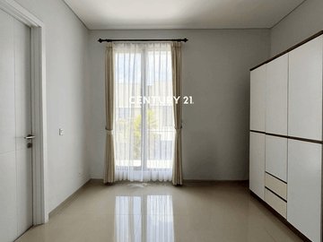 Rumah Modern 3 KT Dekat UPJ Stasiun Dan BXC Mall NY 17753
