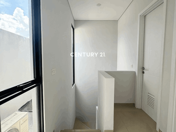 Rumah Modern 3 KT Dekat UPJ Stasiun Dan BXC Mall NY 17753