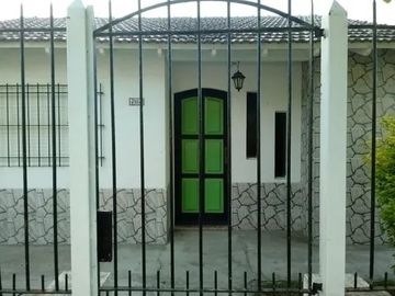Casa con Departamento en venta en Mar del Tuyu