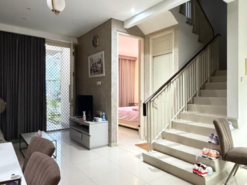 Rumah Pakuwon City Full Furnish  Long Beach Dkt San Antonio