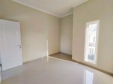 Rumah Baru 2 Lantai Luas 125 di Sulfat kota Malang