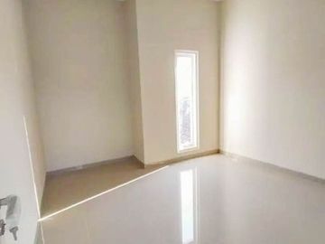 Rumah Baru 2 Lantai Luas 125 di Sulfat kota Malang