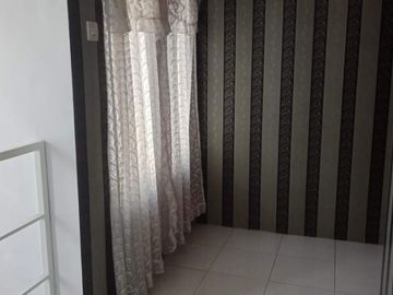 Rumah 2 Lantai Kuning Minimalis di Tegal Besar Jember