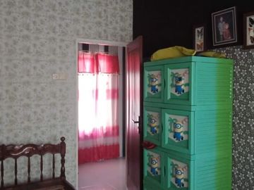 Rumah 2 Lantai Kuning Minimalis di Tegal Besar Jember