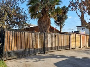 Casa en venta en avenida Gabriela para negocio Puente Alto