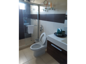 SEA Confiable Vende Casa de esquina con Piscina en Clayton Village