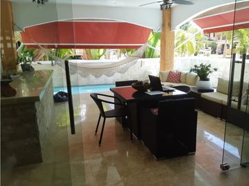 SEA Confiable Vende Casa de esquina con Piscina en Clayton Village