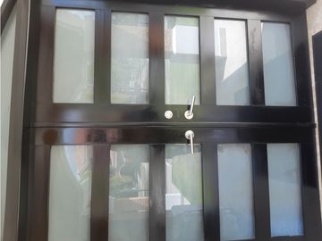 SEA Confiable Vende Casa de esquina con Piscina en Clayton Village