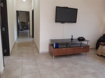 SEA Confiable Vende Casa de esquina con Piscina en Clayton Village