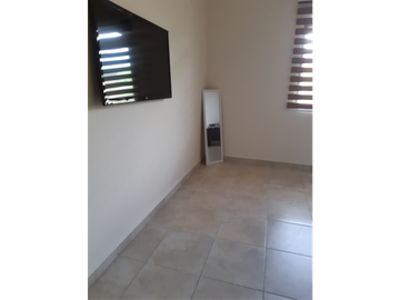 SEA Confiable Vende Casa de esquina con Piscina en Clayton Village