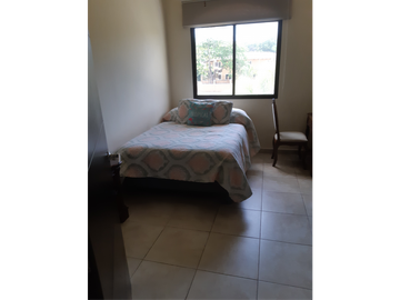 SEA Confiable Vende Casa de esquina con Piscina en Clayton Village