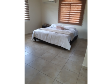 SEA Confiable Vende Casa de esquina con Piscina en Clayton Village