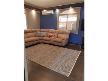 SEA Confiable Vende Casa de esquina con Piscina en Clayton Village