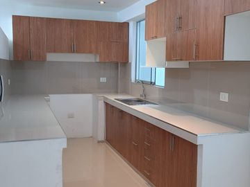 Estas buscando un moderno departamento, amplio y con cochera para tu familia ? 
Has encontrado el departamento que buscabas.

📍 Zona tranquila, Cal