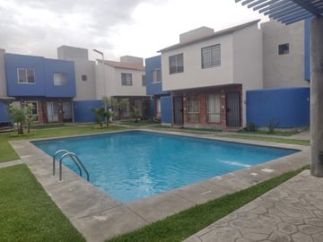 Linda casa en condominio con Alberca