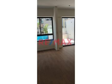 🌟 ¡Descubre la elegancia y comodidad en Miraflores! 🌟

Presentamos un exclusivo departamento duplex a estrenar, ubicado en la prestigiosa zona de Mi
