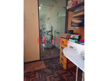 🏡 ¡Descubre tu nuevo hogar en  Chiclayo!

🔑 Esta encantadora casa urbana de 4 pisos espera por ti para llenarla de vida y nuevos recuerdos. Ubicada