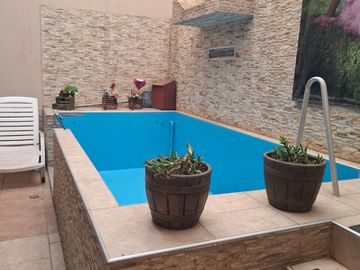 🏡 ¡Descubre tu nuevo hogar en  Chiclayo!

🔑 Esta encantadora casa urbana de 4 pisos espera por ti para llenarla de vida y nuevos recuerdos. Ubicada