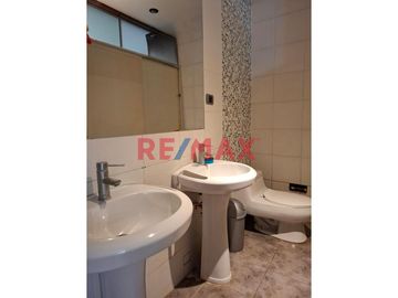 🏡 ¡Descubre tu nuevo hogar en  Chiclayo!

🔑 Esta encantadora casa urbana de 4 pisos espera por ti para llenarla de vida y nuevos recuerdos. Ubicada