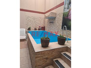 🏡 ¡Descubre tu nuevo hogar en  Chiclayo!

🔑 Esta encantadora casa urbana de 4 pisos espera por ti para llenarla de vida y nuevos recuerdos. Ubicada