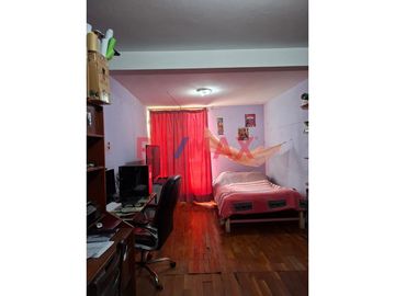 🏡 ¡Descubre tu nuevo hogar en  Chiclayo!

🔑 Esta encantadora casa urbana de 4 pisos espera por ti para llenarla de vida y nuevos recuerdos. Ubicada