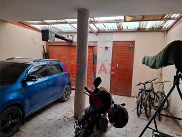 🏡 ¡Descubre tu nuevo hogar en  Chiclayo!

🔑 Esta encantadora casa urbana de 4 pisos espera por ti para llenarla de vida y nuevos recuerdos. Ubicada