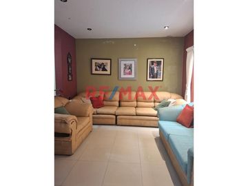 🏡 ¡Descubre tu nuevo hogar en  Chiclayo!

🔑 Esta encantadora casa urbana de 4 pisos espera por ti para llenarla de vida y nuevos recuerdos. Ubicada